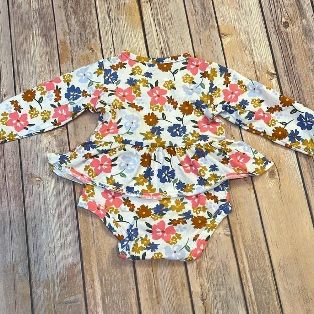 Baby girls Carter’s floral outfit with jeans - Picture 5 of 9